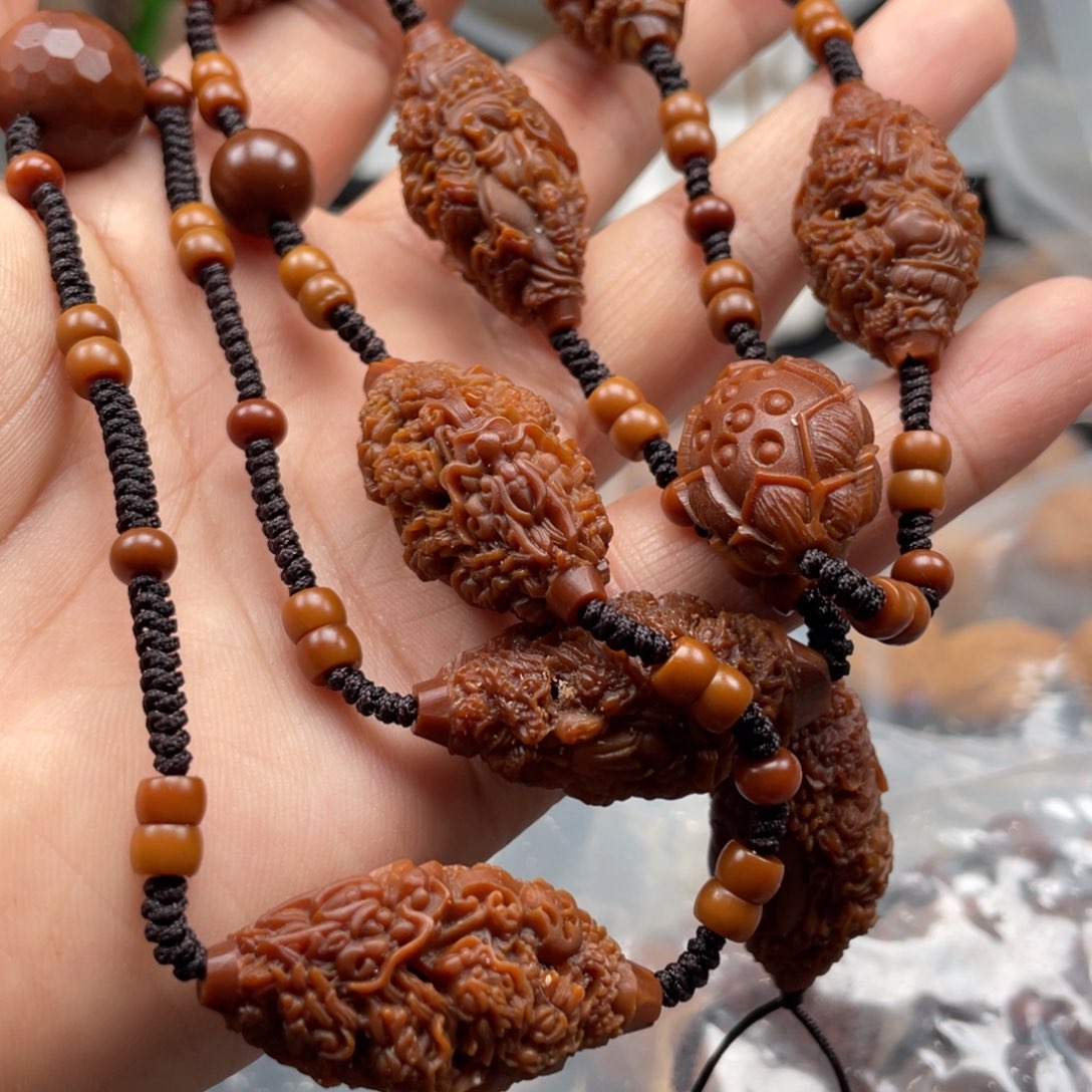 吊坠橄榄核猴头龙