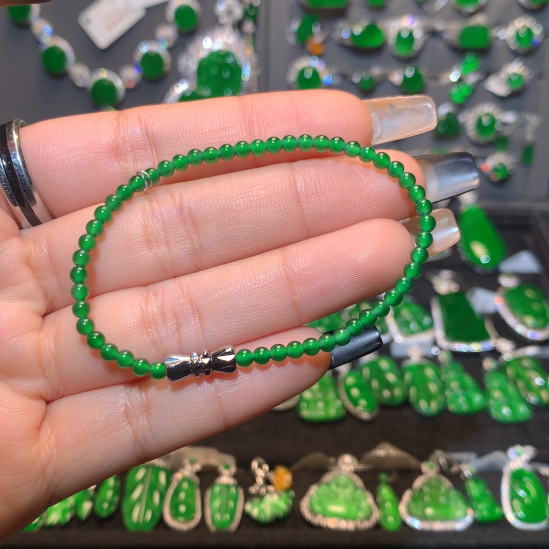 翡翠手串未镶嵌珠子