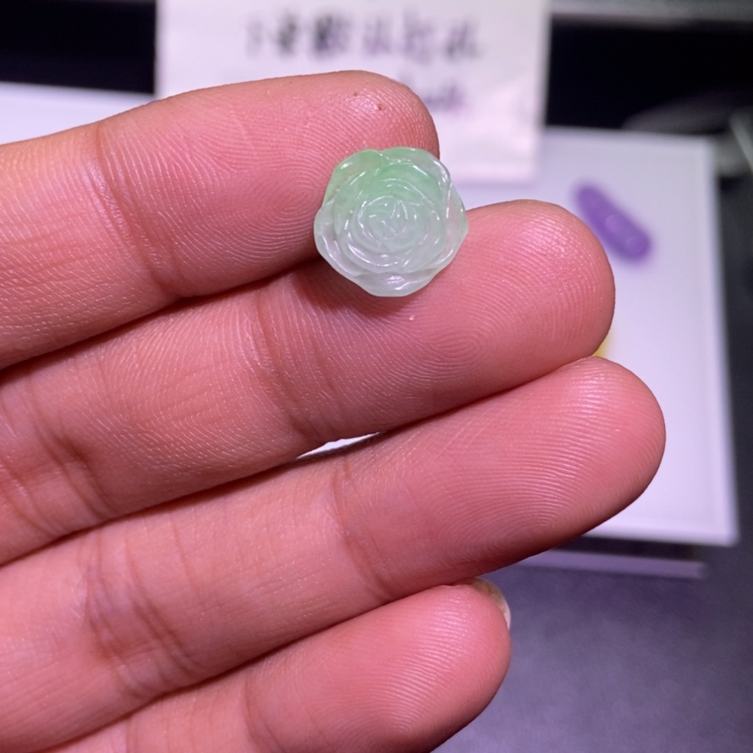 翡翠未镶嵌颈饰吊坠