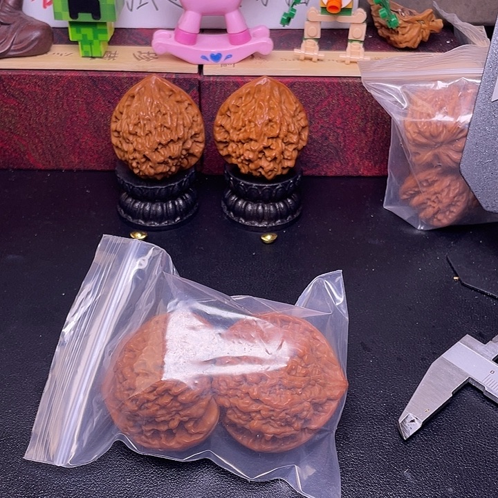 偷****吊坠桃核官帽福利49