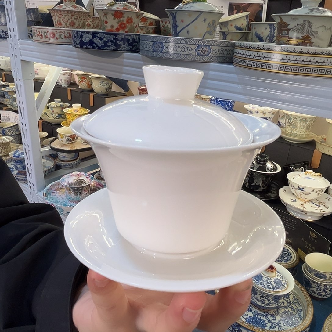 这些盖碗很漂亮！！！