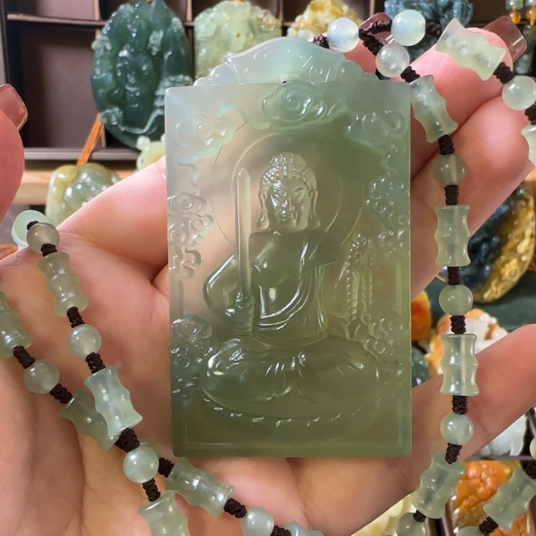 蛇纹石玉颈饰合金
