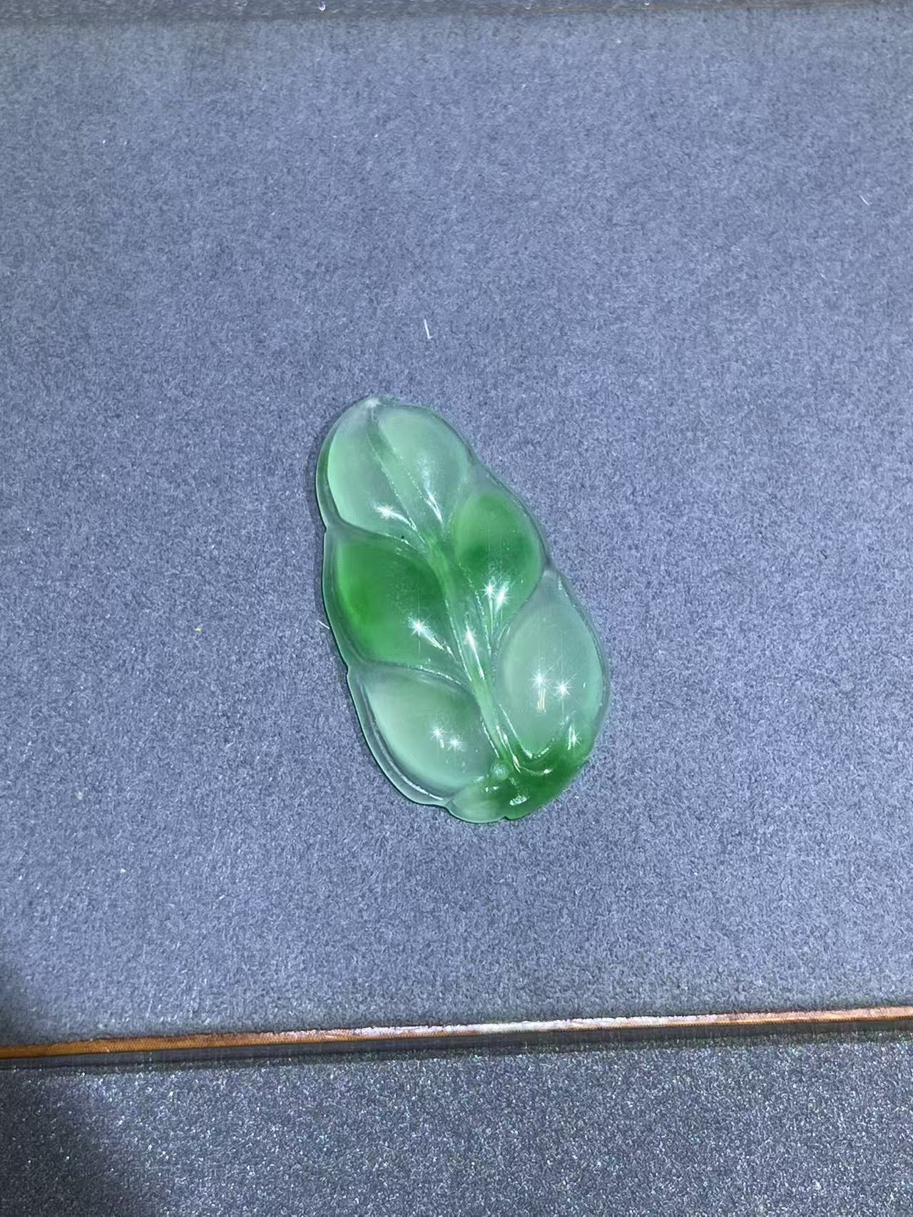 a3550绿色雕刻叶子吊坠多样发