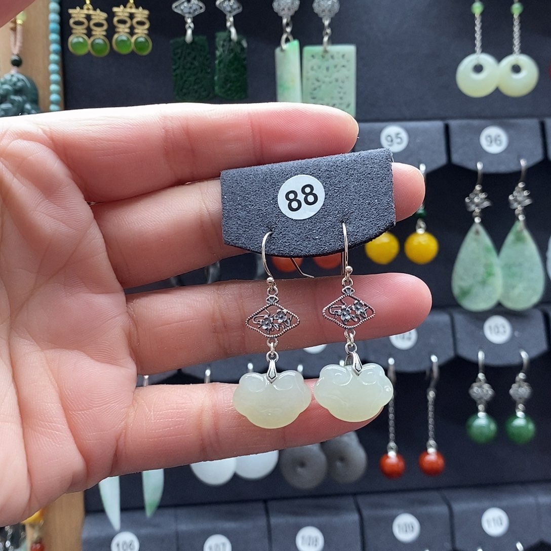 胡***兰和田玉银S925镶嵌耳饰