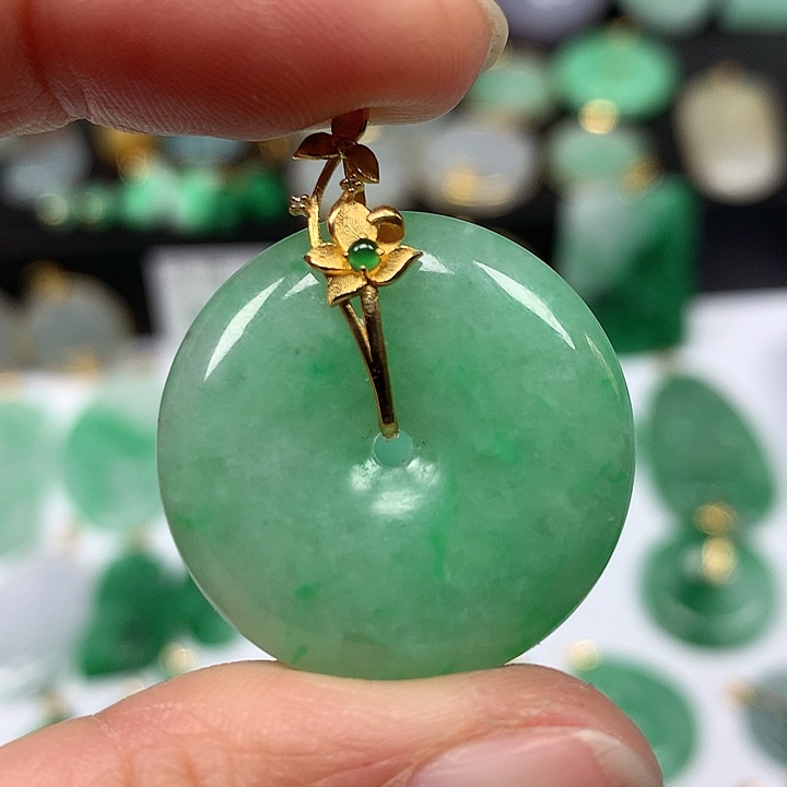 翡翠吊坠(不含链)18K金镶嵌