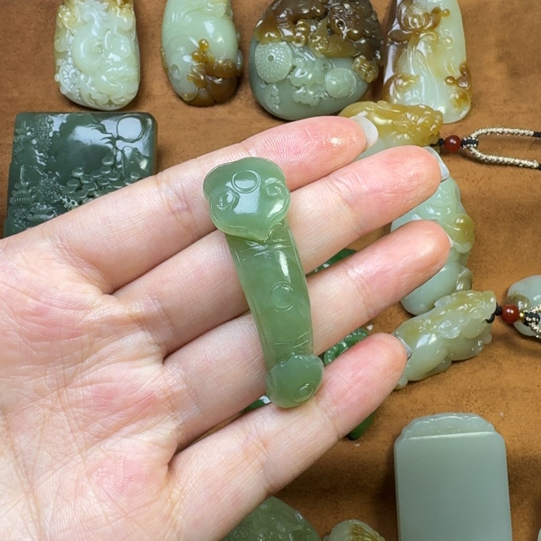 和田玉颈饰未镶嵌