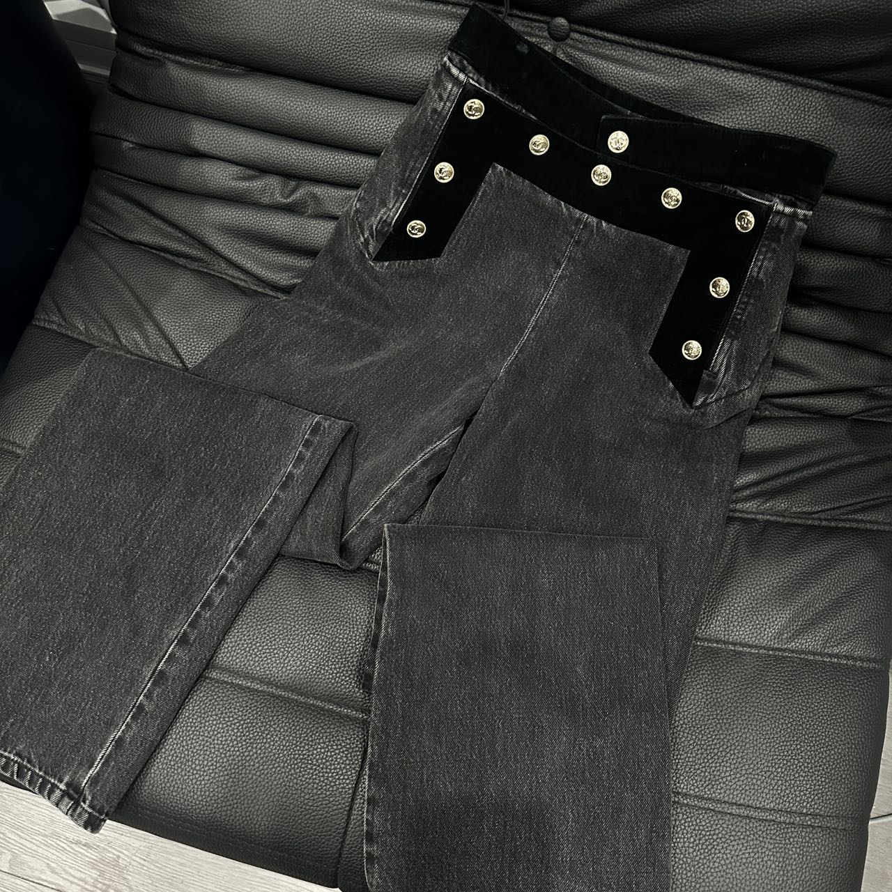 95新 Chanel/香奈儿 20A手工坊系列黑灰色牛仔裤 34码