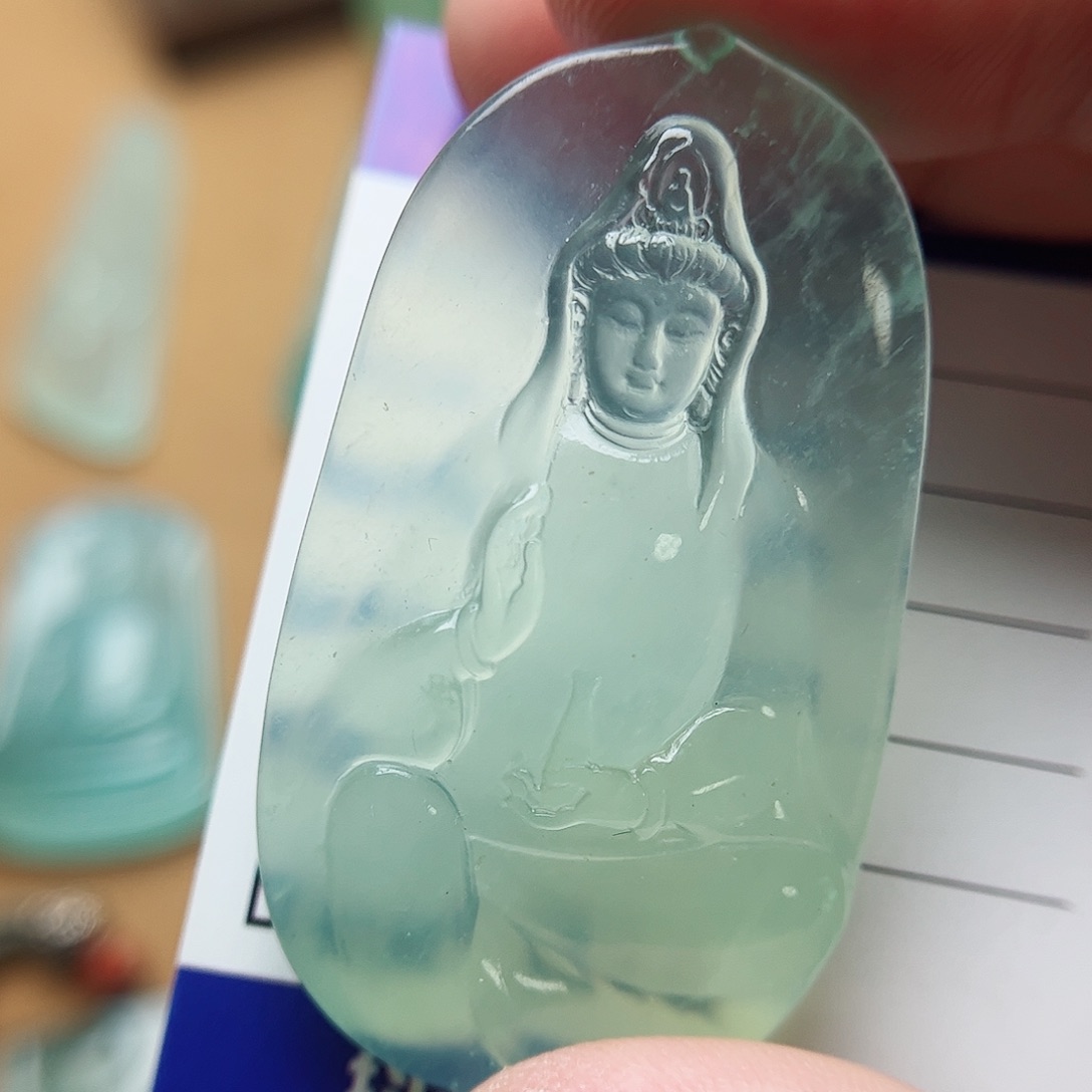 蛇纹石玉颈饰合金