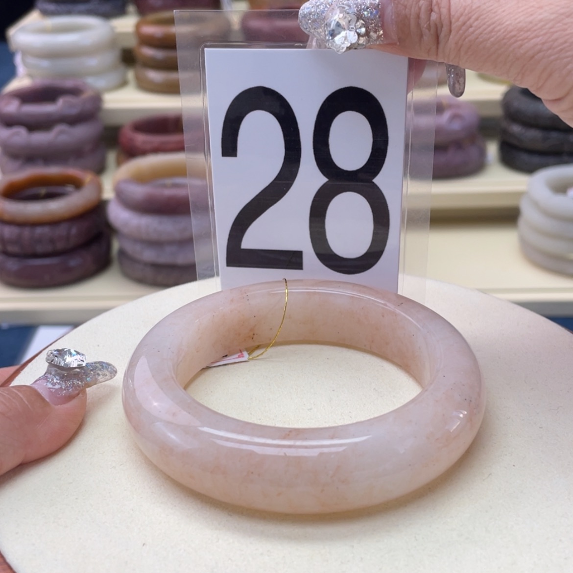 【闪购商品】石英质玉未镶嵌手镯