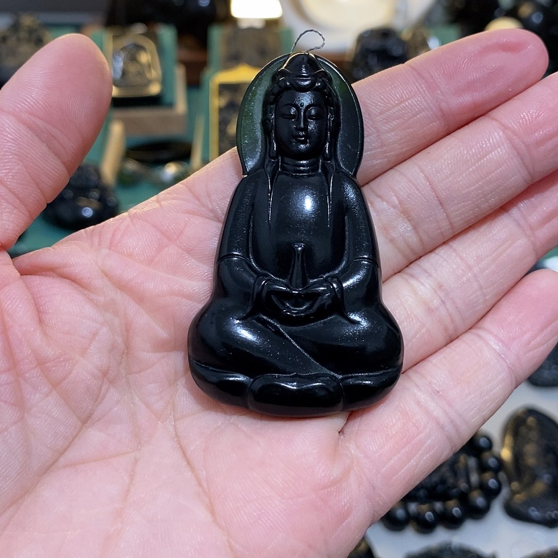 蛇纹石玉颈饰未镶嵌幽**客