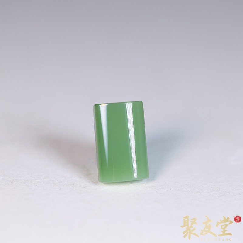 聚友堂王伟玉雕3.6克俄罗斯碧玉方形蛋面金镶玉挂件玉吊坠锁骨坠