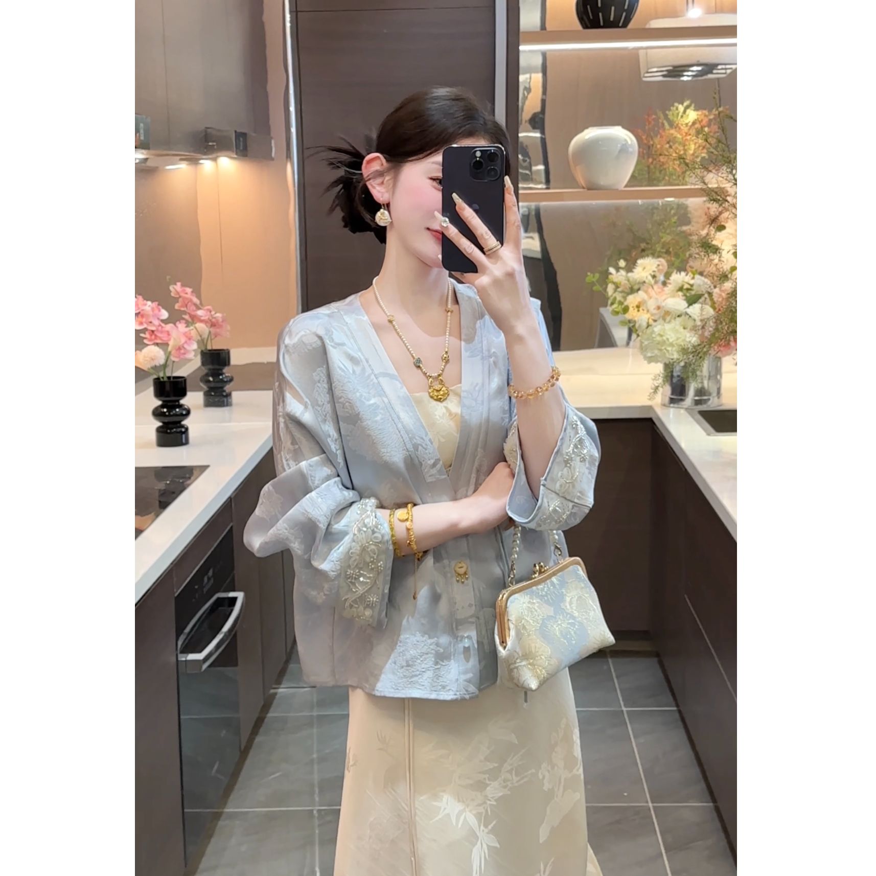 【周粥】【窈窕】2025新款气质复古刺绣提花上衣预JJC5SY0459