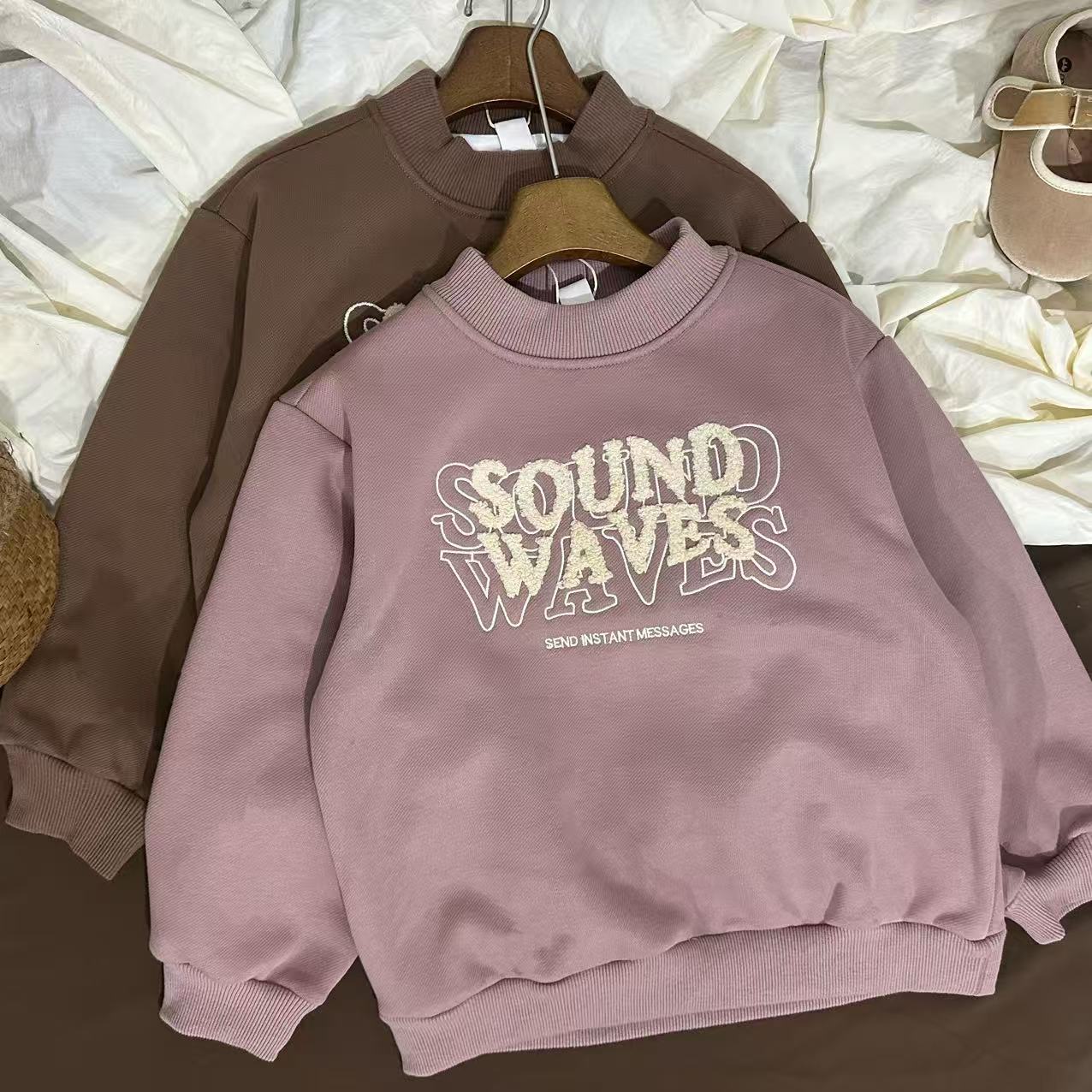 新款女童加绒秋冬厚款线条毛绒字母卫衣上衣童装时尚休闲上衣卫衣