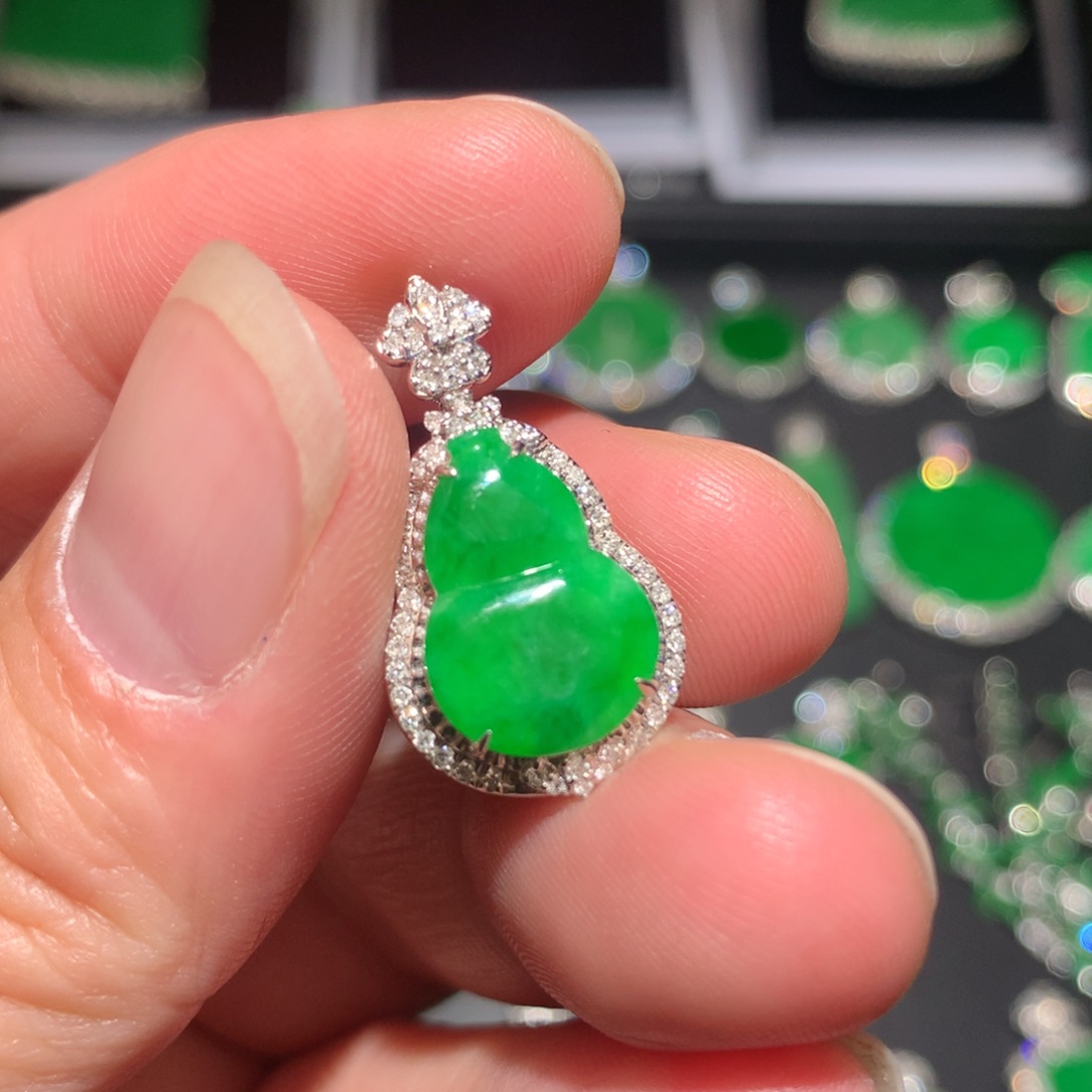 翡翠颈饰18K金镶嵌翡翠