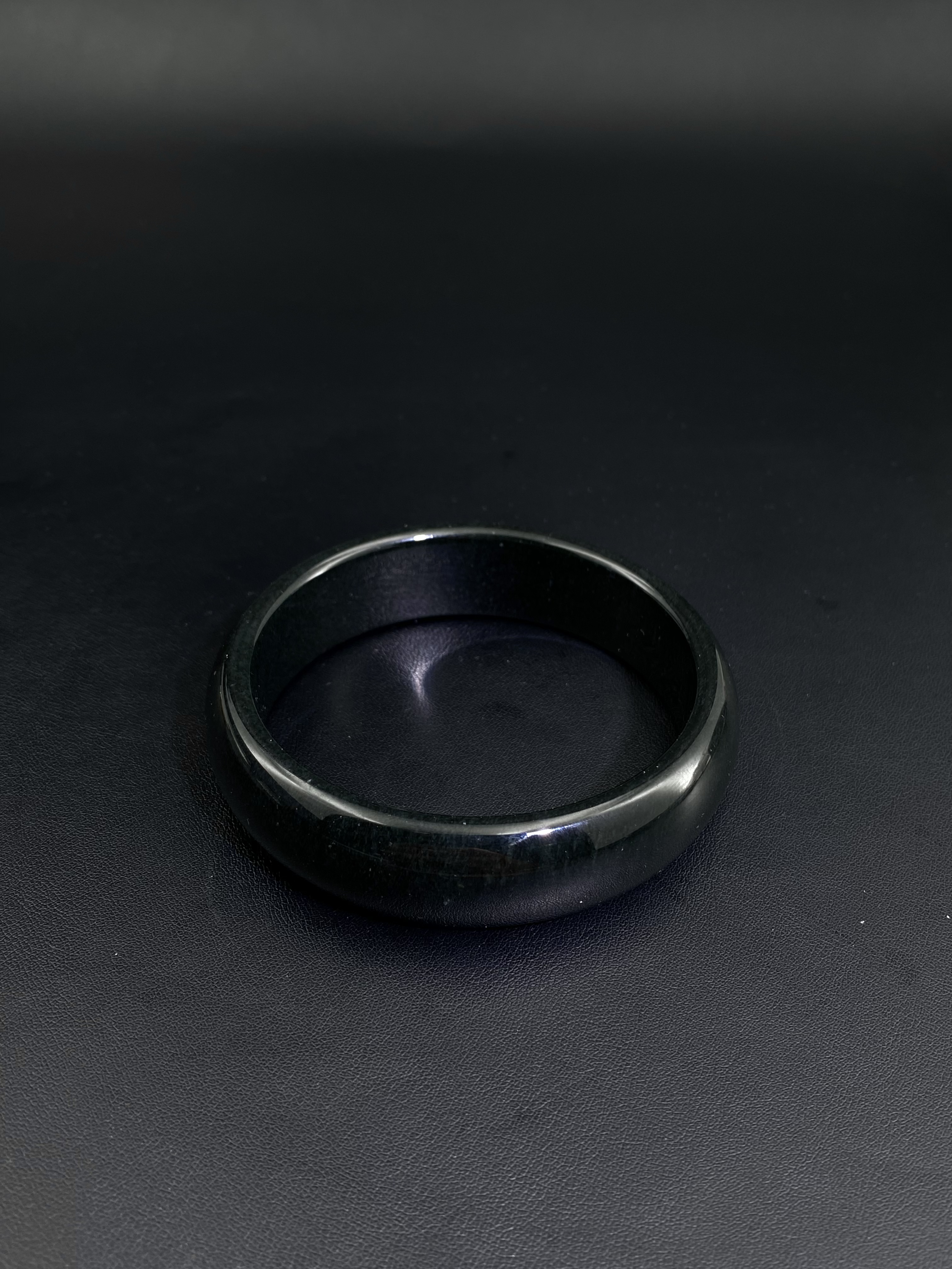 天然和田玉黑青手镯82