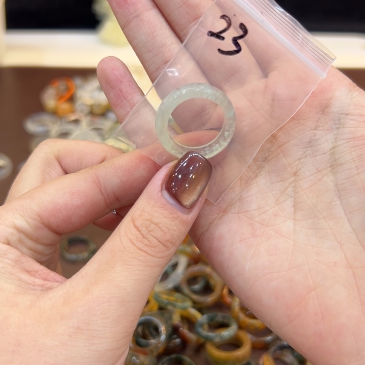 小***。玛瑙/玉髓合金戒指23港18