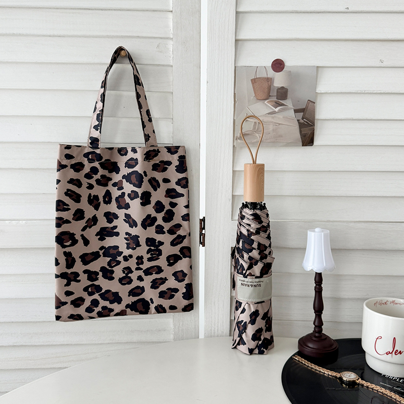 三折手动卡其色豹纹晴雨两用伞