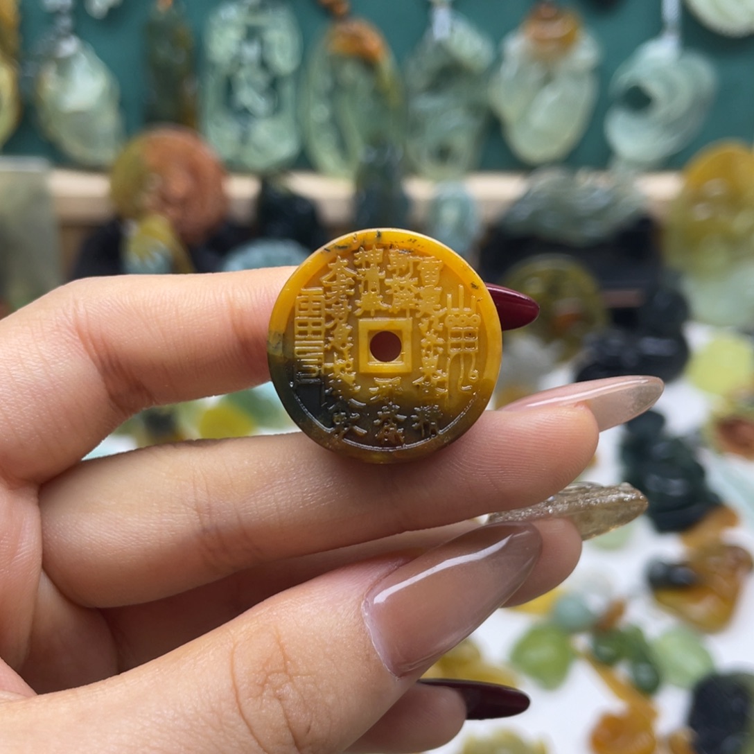 蛇纹石玉颈饰未镶嵌