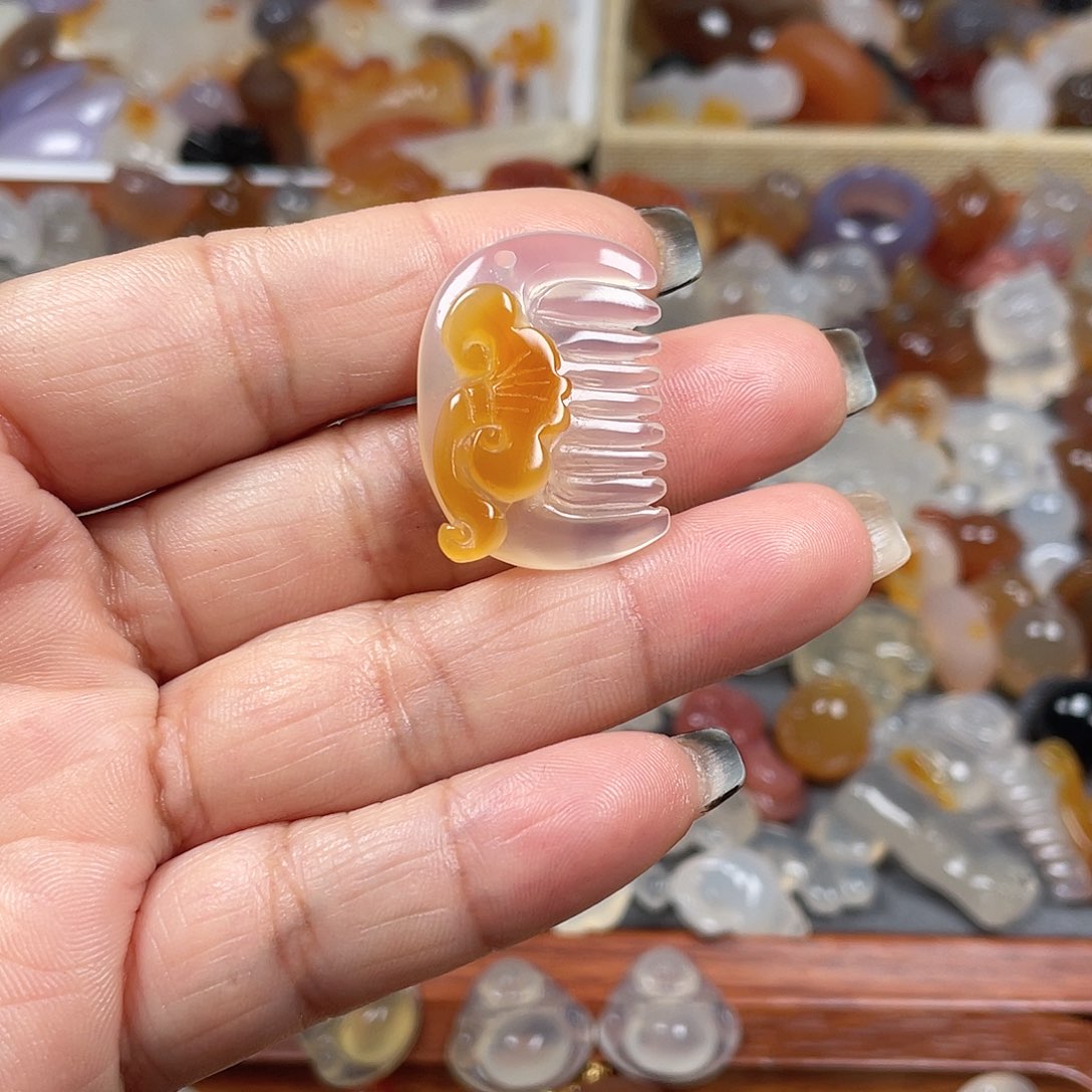 玛瑙/玉髓颈饰未镶嵌小****?