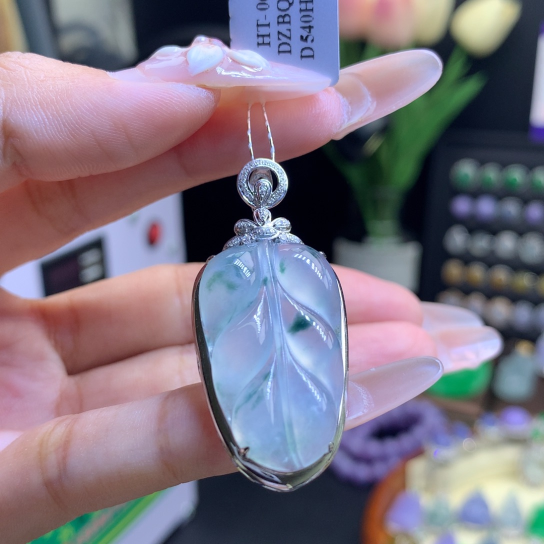 翡翠18K金镶嵌颈饰天然