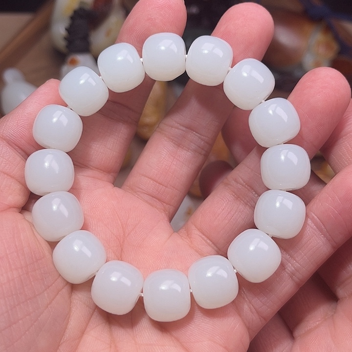 知***音和田玉未镶嵌颈饰