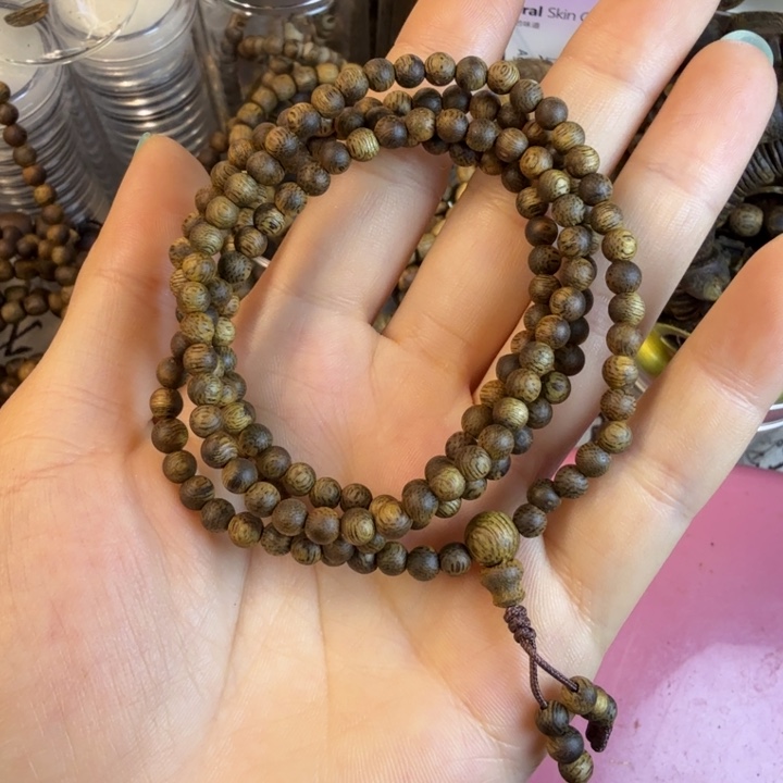 *****沉香沉香碎屑莺歌绿奇楠04圆珠多圈6克