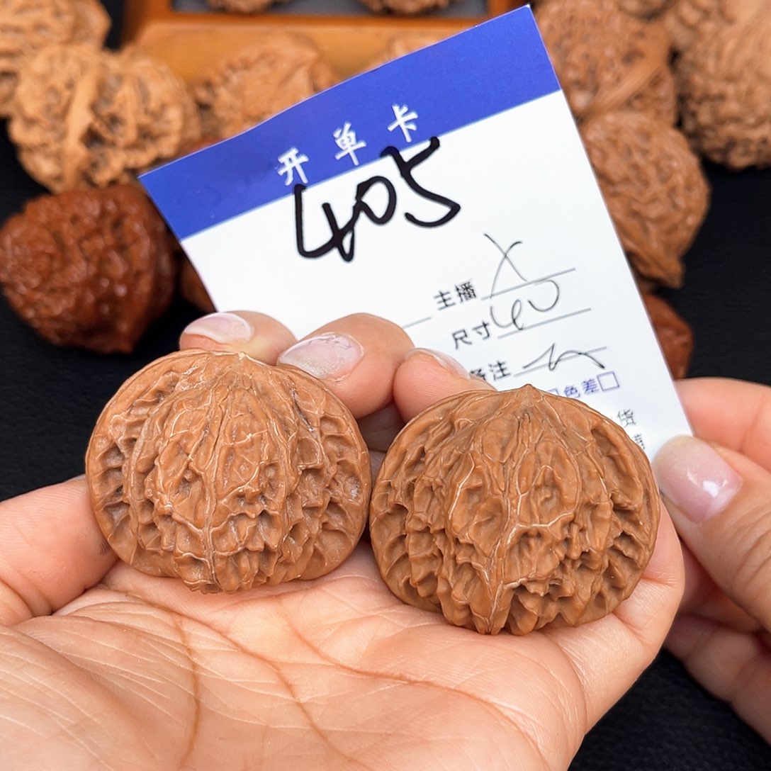 文玩核桃吊坠磨盘40尺。  405