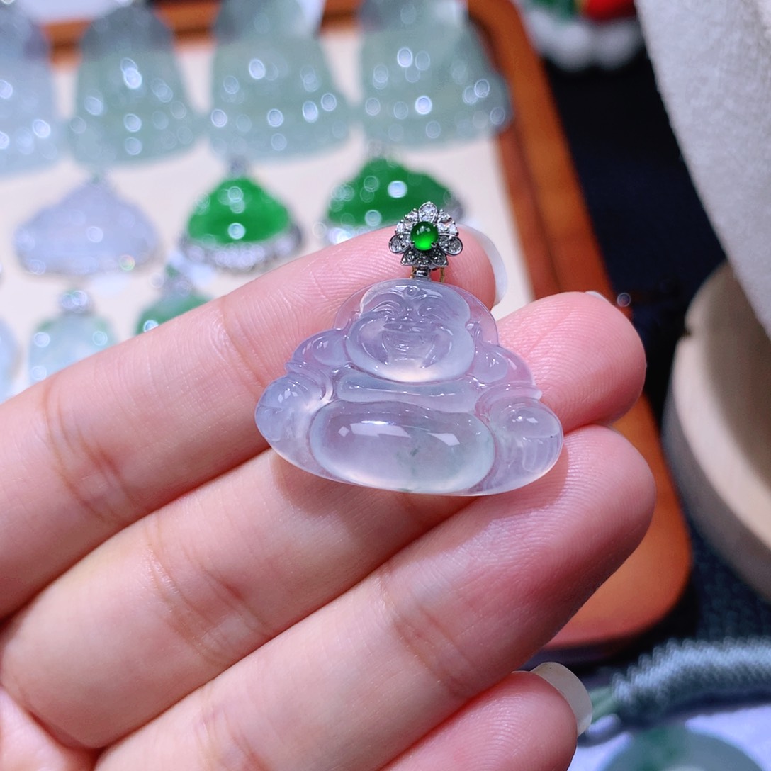 颈饰18K金镶嵌翡翠佛公