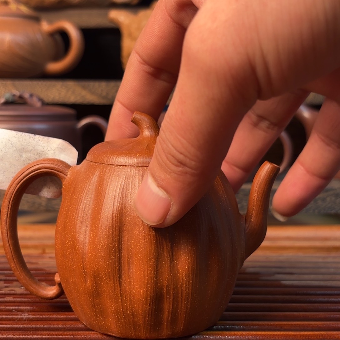 原矿红降坡170cc高莲蓬紫砂壶