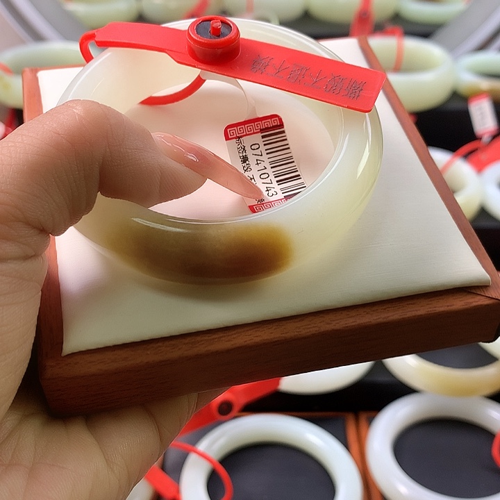 胖***坊和田玉未镶嵌手镯