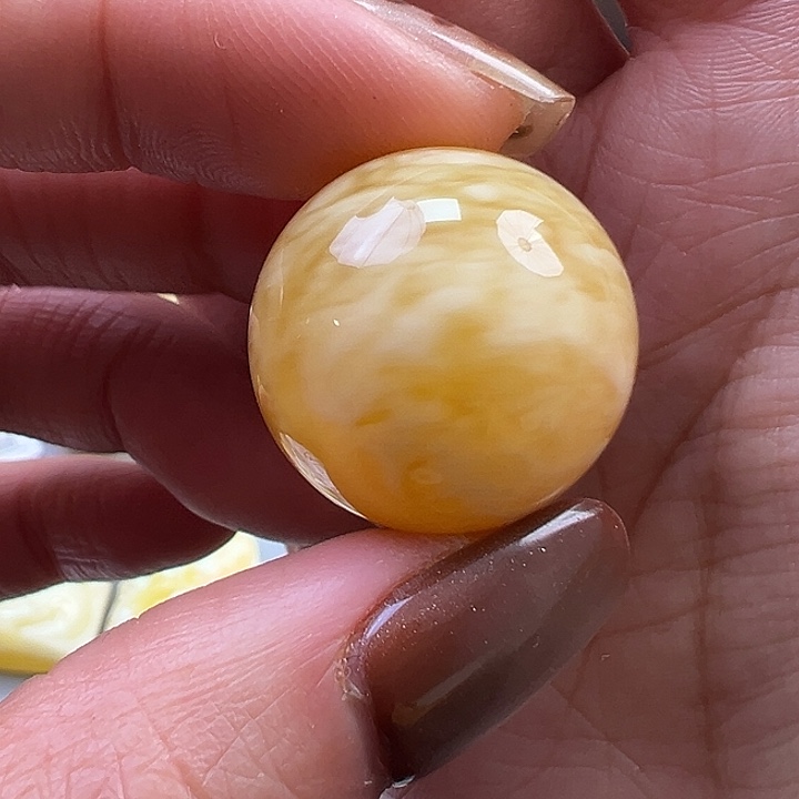 蜜蜡未镶嵌珠宝奇石