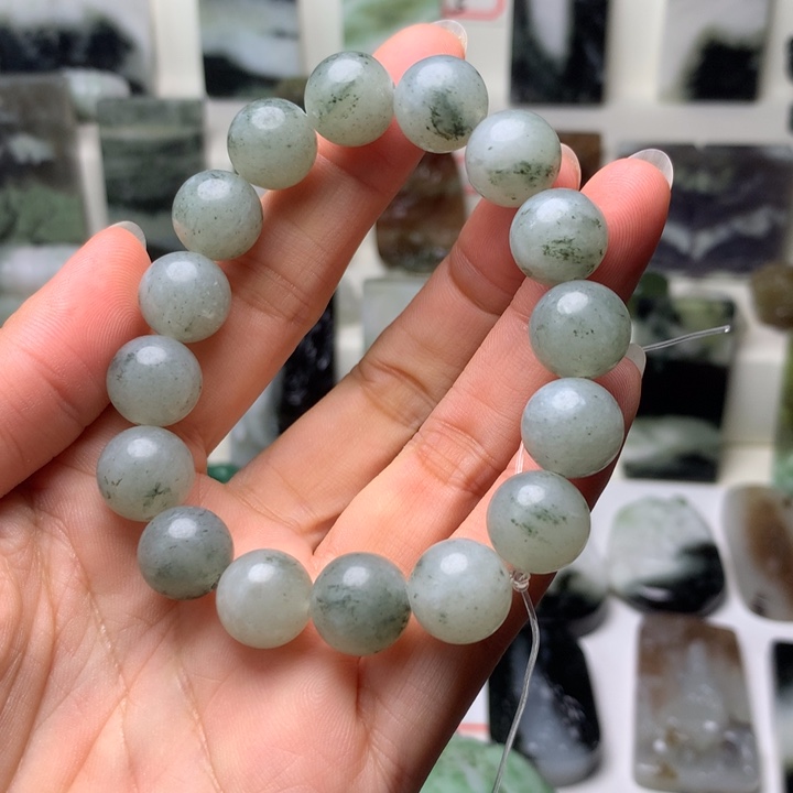 独山玉未镶嵌颈饰