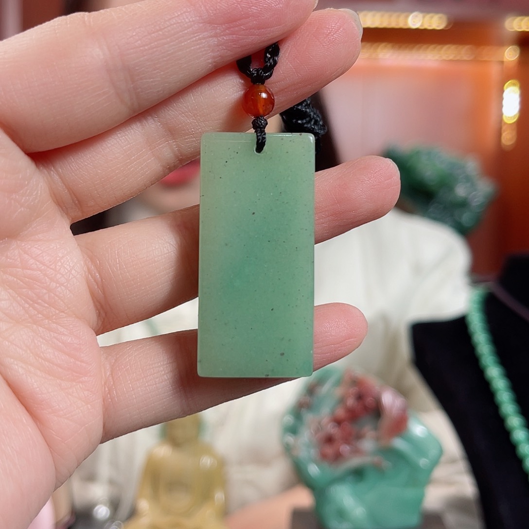 密玉（石英质玉）颈饰未镶嵌