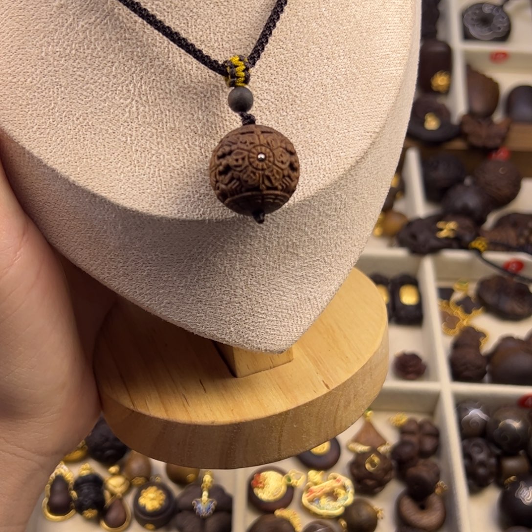 木质类六字随行脖挂配饰