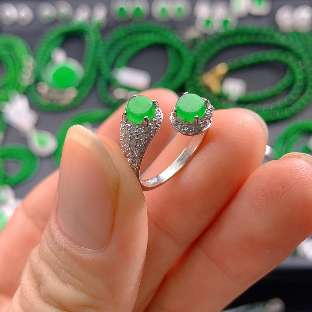 翡翠手链未镶嵌翡翠