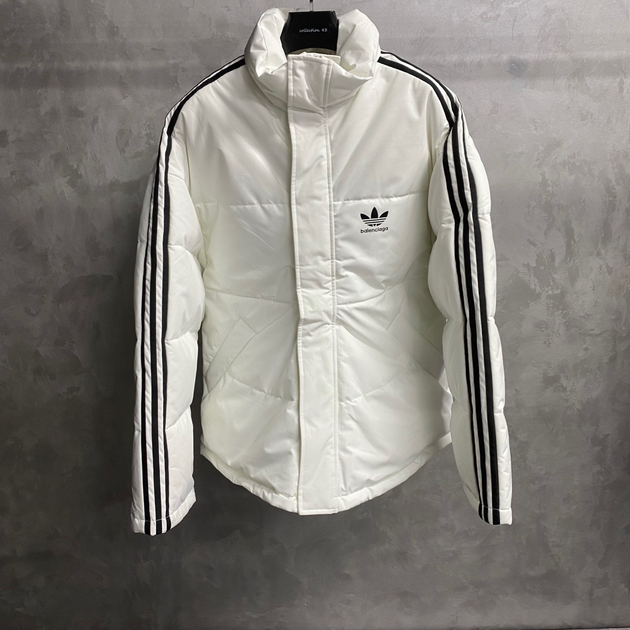 99新 Balenciaga/巴黎世家 白色印花图案logo羽绒服/样衣