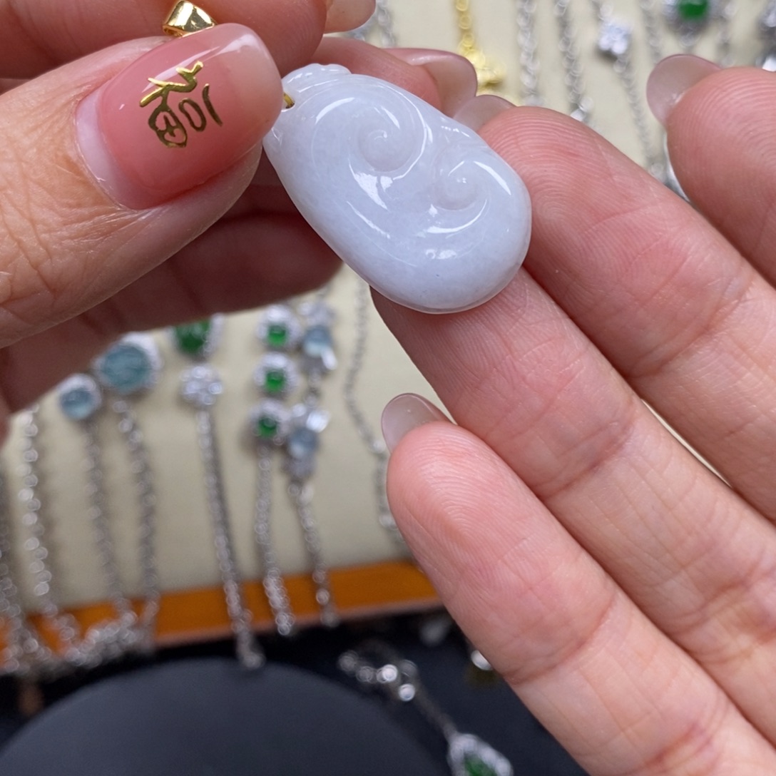 翡翠颈饰未镶嵌翡翠