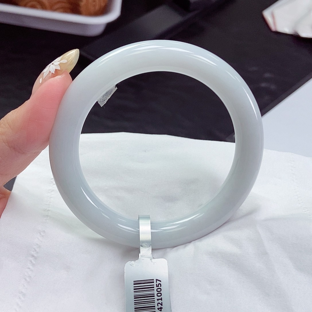 翡翠手镯未镶嵌56圆