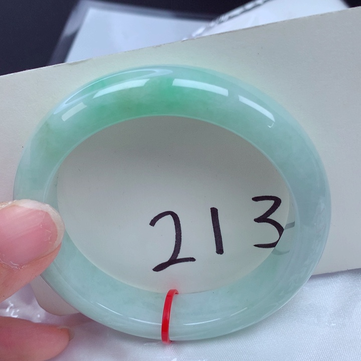 翡翠手镯未镶嵌翡翠