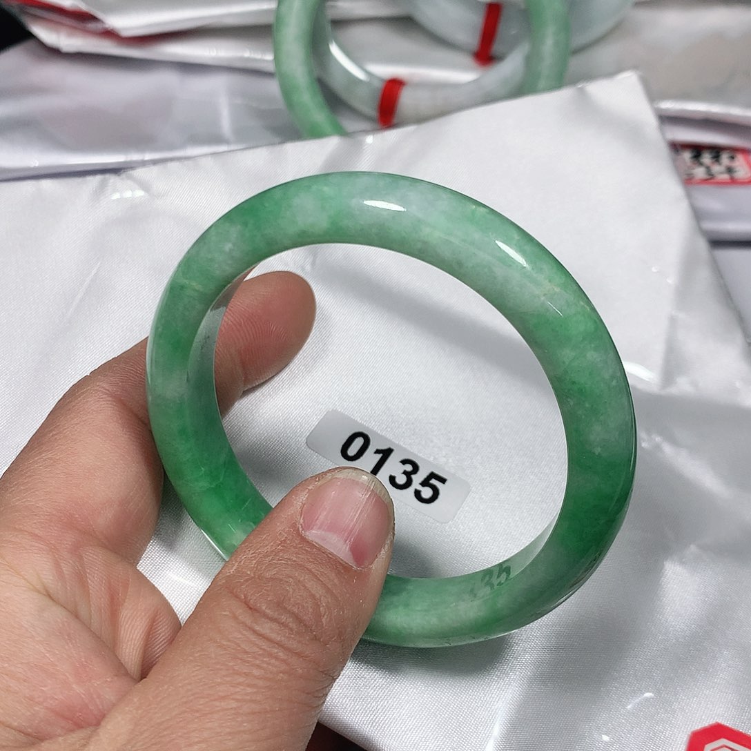 翡翠手镯未镶嵌天然缅甸翡翠手镯A货
