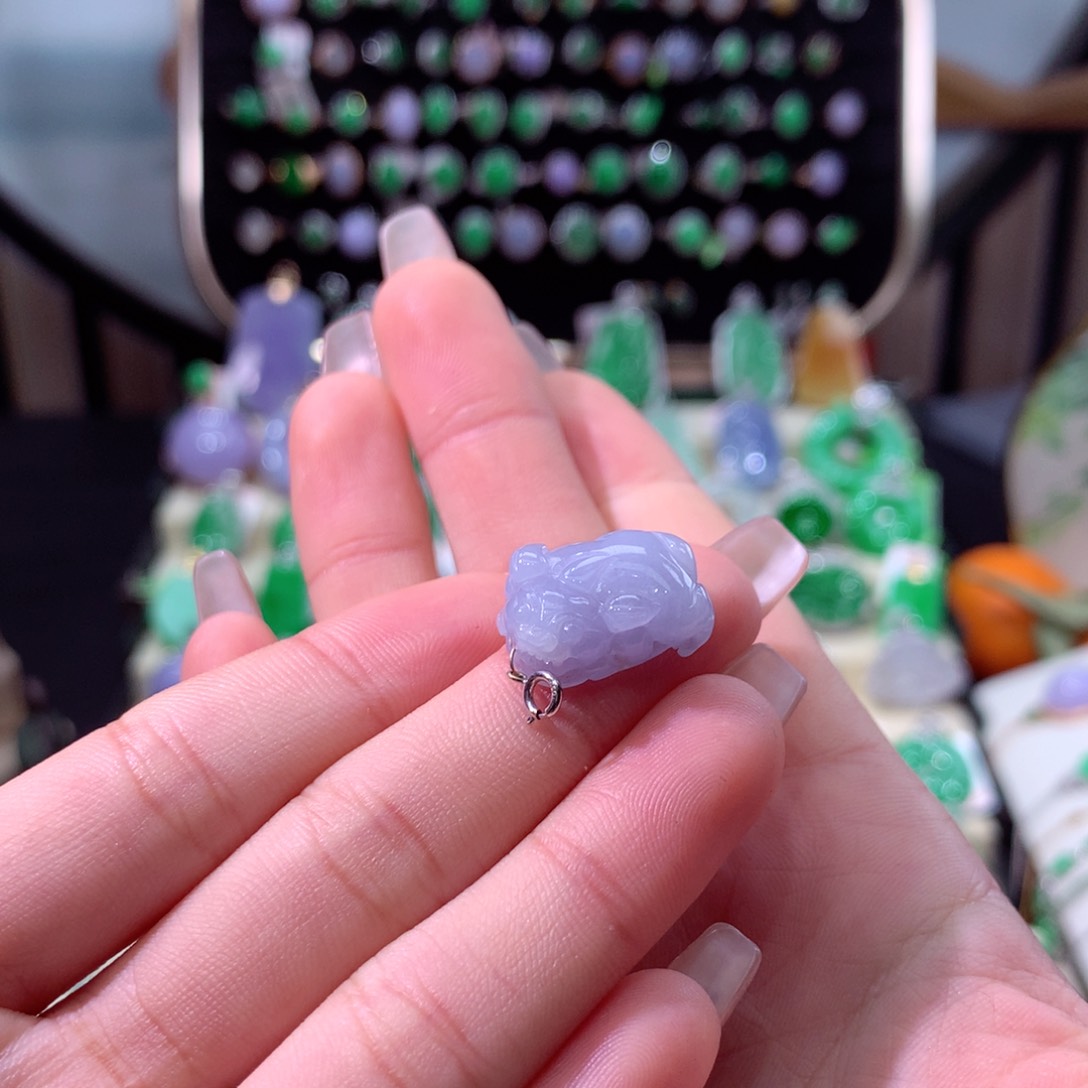 翡翠颈饰18K金镶嵌翡翠