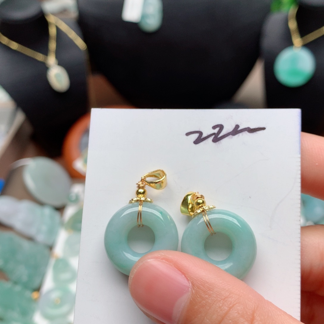 翡翠颈饰合金吊坠