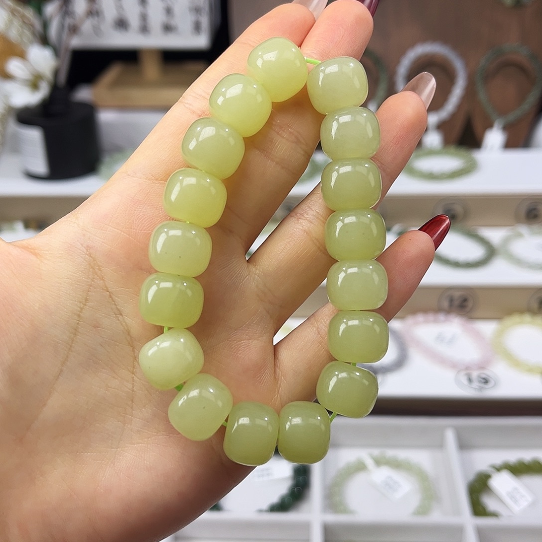 小***仔和田玉未镶嵌手链