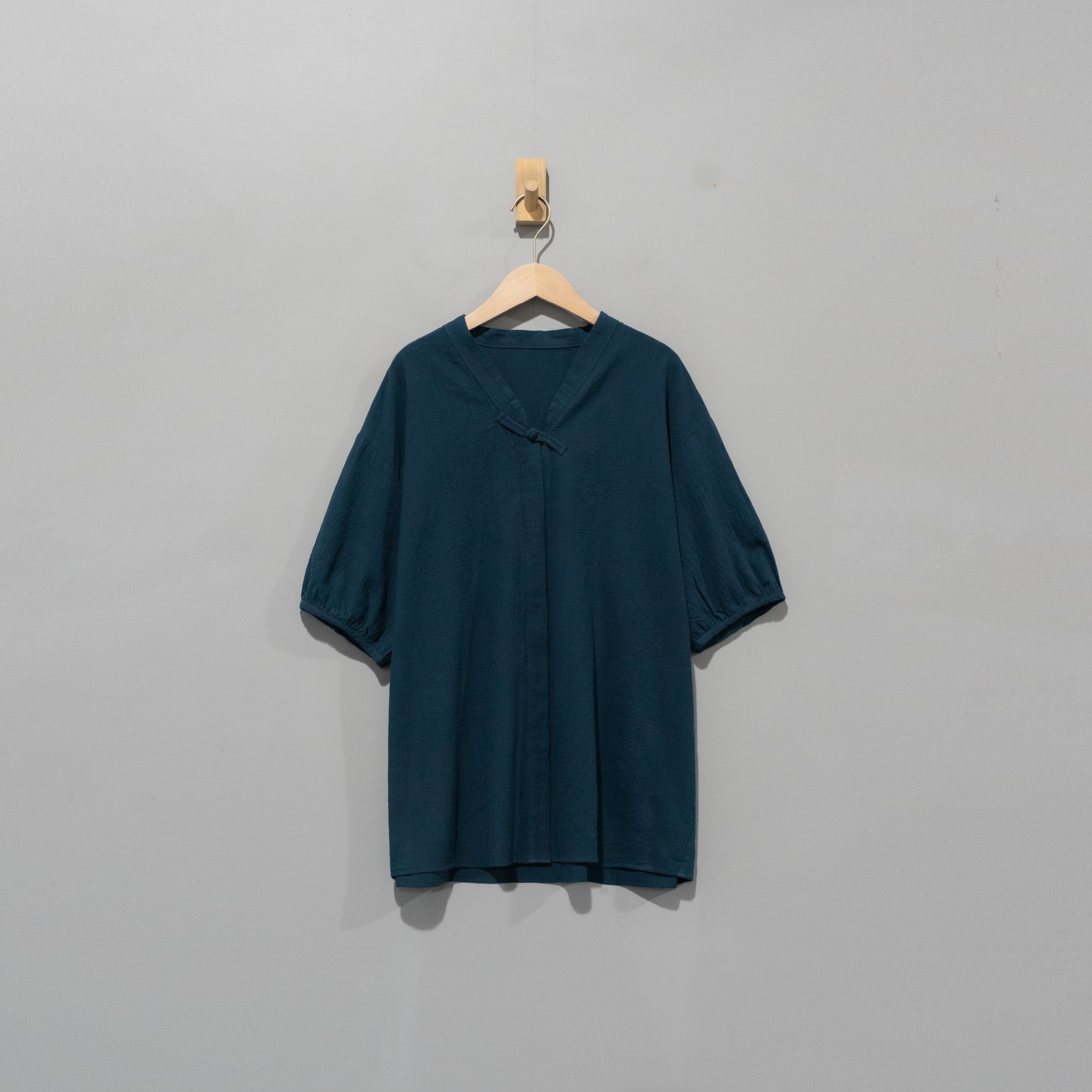 【且听风吟】0114779新中式麻棉V领盘扣百搭显瘦上衣 衣长70胸围130