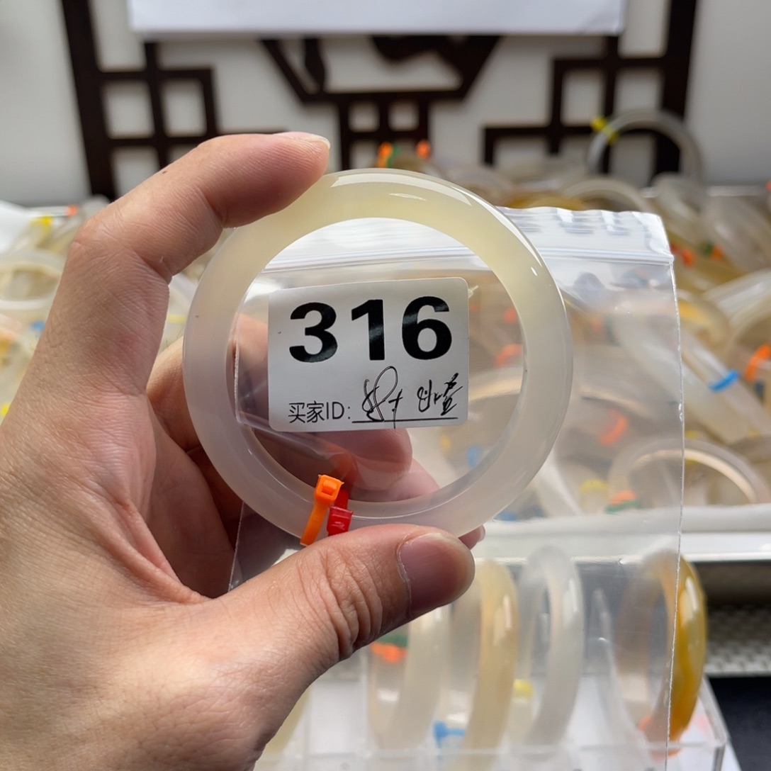 可***哈玛瑙/玉髓手镯未镶嵌