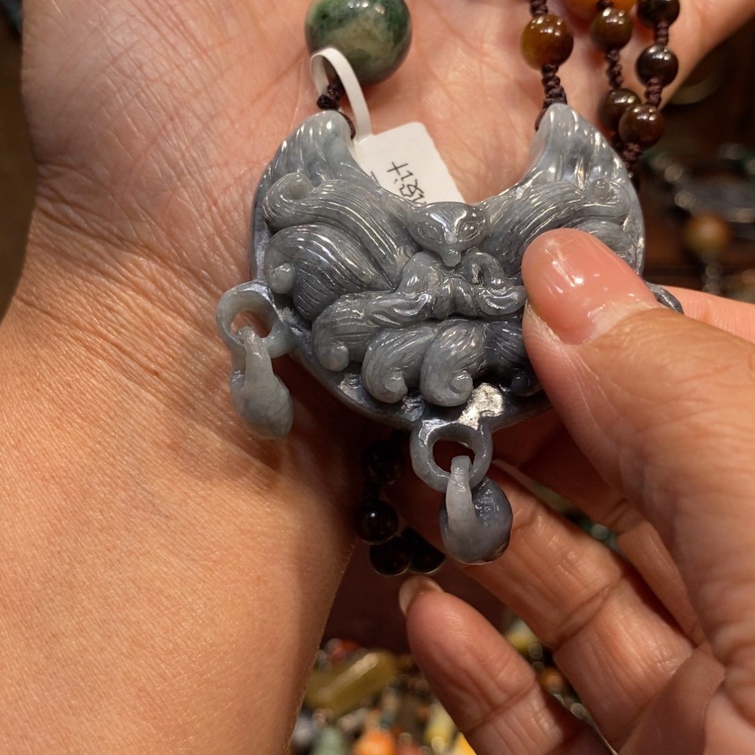 翡翠吊坠(赠链)未镶嵌