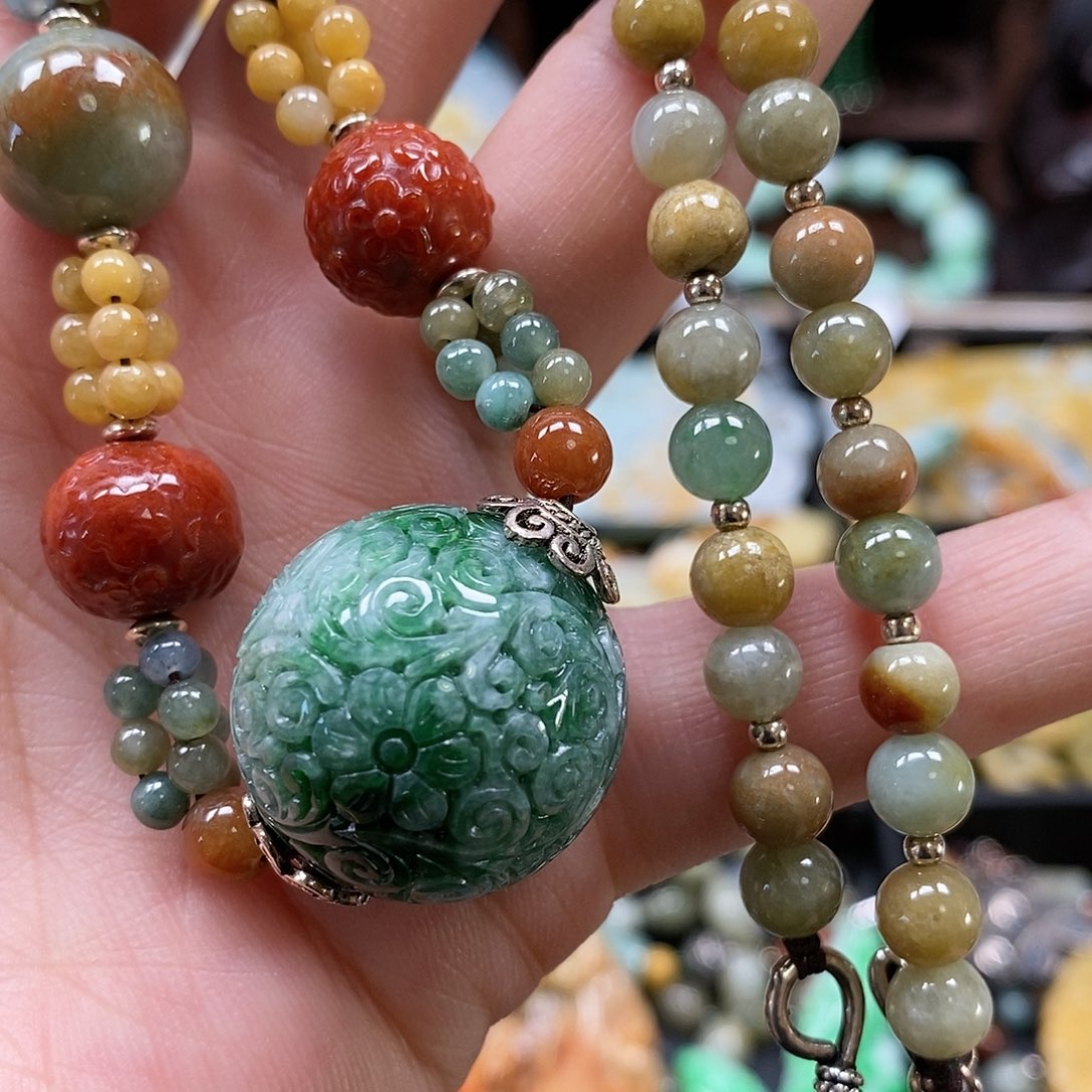 翡翠颈饰未镶嵌翡翠