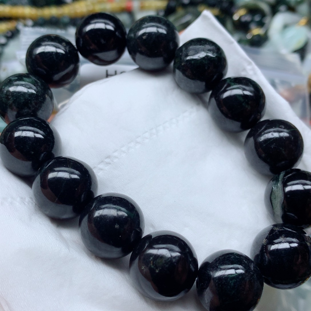 翡翠颈饰未镶嵌手串