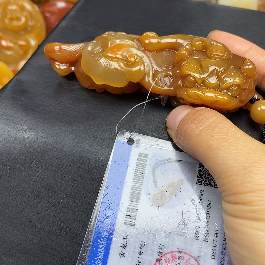 石英质玉（黄龙玉）颈饰未镶嵌