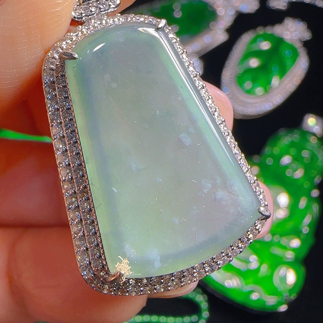 翡翠吊坠(赠链)未镶嵌